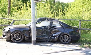 Der Audi nach dem Unfall. - Polizei Herford