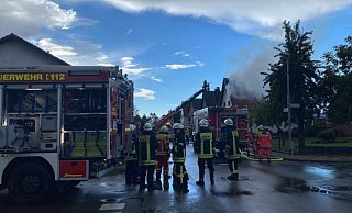Rund um die Leuthenstraße in Minden sind etliche Einsatzkräfte vor Ort. - Lea Oetjen