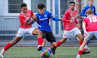 Die enge Ballführung des U17-Arminen Eyyüb Yasar verhalf dem DSC gegen Brakel nicht zum Sieg. - Andreas Zobe