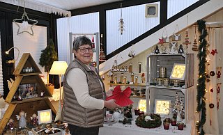 Weihnachtswelt: Heidi Lichtenberg-Althoff in ihrer Loggia. Dort können sich die Kunden in Ruhe umschauen. - Sandra C. Siegemund