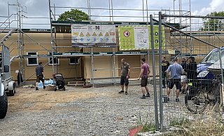 Das 700 Quadratmeter große Holzständerbauwerk für die Kita steht. Jetzt geht es an den Innenausbau. - Elke Niedringhaus-Haasper