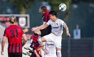 Schütze des ersten Tores: Seung-Won Lee (r.) erzielte in Lippstadt das 1:0 für den SV Rödinghausen, der am Ende mit 2:0 die Nase vorn hatte. - Noah Wedel