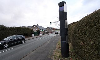 In Schweicheln steht seit einigen Jahren ein stationärer Blitzer an der Herforder Straße (B239). - Björn Kenter