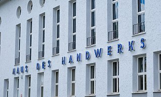 Die Stadt Bielefeld kauft das Haus des Handwerks für die Erweiterung des Gymnasiums am Waldhof. - Andreas Zobe