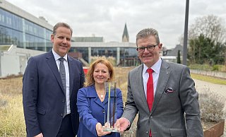 Daniel Rösner (v.l.), Alexandra Sucrow und Arnd Paas vergeben mit anderen Jurymitgliedern den diesjährigen Paderborner Kunstpreis. - Jennifer Retslav