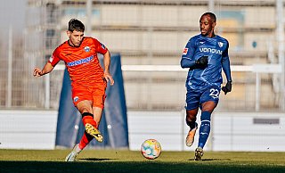 SCP-Verteidiger Marco Schuster (l.) hatte gegen den Ex-Paderborner Christopher Antwi-Adjei allerhand zu tun, machte seine Sache aber recht gut. - Besim Mazhiqi