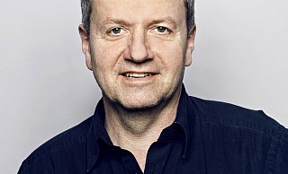 Verlässt das Theater zur Spielzeit 2025/26: GMD Alexander Kalajdzic. - Philipp Ottendörfer