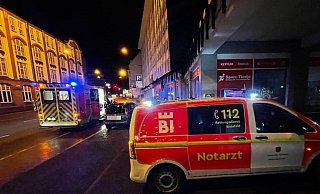 Ein Notarzt versorgte das Opfer vor Ort. - Paul Brinkmann
