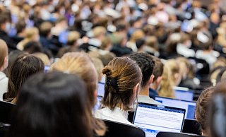 In vielen Hörsälen der Universitäten herrscht längst Parität der Geschlechter. - dpa