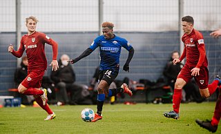 SCP-Mittelfeldspieler Kelvin Ofori (M.) erzielte das Tor des Tages, bot aber dennoch keine gute Leistung. - Besim Mazhiqi