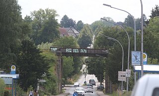 Die Bahnbrücke über die Koblenzer Straße wird 2025 abgerissen. - Dirk Windmöller