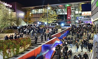 Mehr als 300 Fans des FC St. Pauli wurden 2018 von der Polizei am Boulevard (Hauptbahnhof) in einem Polizeikessel festgehalten. - BARBARA FRANKE