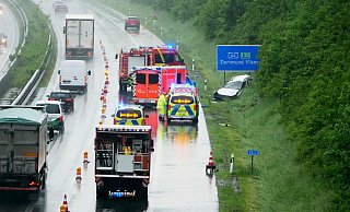 Der Wagen überschlug sich mehrfach und blieb als Wrack im Seitenstreifen liegen. - Ralph Meyer