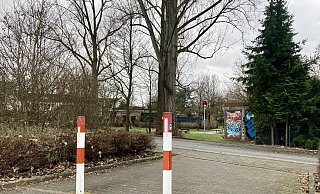 Vom Combi-Parkplatz aus geht es in einen angrenzenden Park. Hier muss der 20-Jährige angegriffen worden sein. - Jens Reichenbach