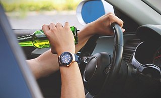 Der Mann hatte sich vor der Fahrt ordentlich betrunken. - Symbolfoto: Pixabay