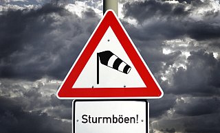 Der DWD warnt am Dienstag vor Sturmböen. - picture alliance
