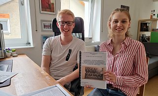 Simon Große-Bley und Malin Käter haben den Geschichtswettbewerb des Bundespräsidenten gewonnen - sie haben die Geschichte von der Flucht afghanischer Nationalspieler nach Paderborn dokumentiert. - Simon Große-Bley