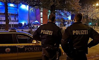 Die Polizei Herford musste nachts zu einem Einsatz an einer Disko ausrücken. - Polizei Herford