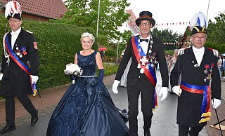 Das Königspaar Stefan und Carmen Fingerhut regierte bereits vor 25 Jahren in Bad Wünnenberg. - Brigitta Wieskotten