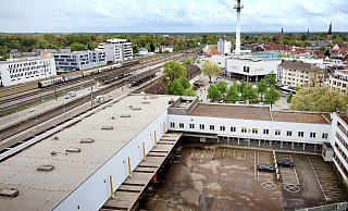 Das ehemalige Postareal (im Vordergrund) bietet die Möglichkeit für mehrgeschossige Bebauung. Die Politik ist sich einig, es vom Investorengespann Hagedorn/Borchard entwickeln zu lassen. - Andreas Frücht