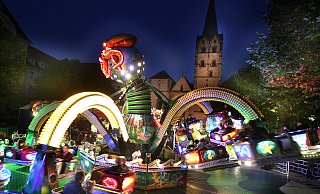 Die City-Kirmes fand in anderen Jahren rund um das Rathaus und auf dem Alten Markt statt. - Frank-Michael Kiel-Steinkamp