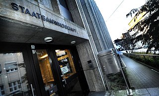 Zwei Männer aus Hüllhorst und Preußisch Oldendorf müssen sich wegen eines drei Jahre zurückliegenden bewaffneten Raubs vor dem Bielefelder Landgericht verantworten. - BARBARA FRANKE