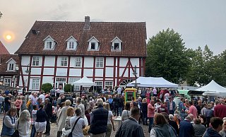 An diesem Dienstag von 16 bis 20 Uhr findet der dritte, hoffentlich unbeschwerte Feierabendmarkt auf dem Venghauss-Platz in Werther statt. - Stadt Werther