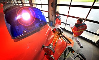 Feuerwehr und Polizei im Einsatz. - Neue Westfaelische Zeitung