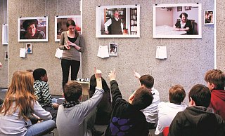 Der Verein Zweitzeugen vermittelt jungen Menschen über Geschichten von Zeitzeugen das Leben vor, während und nach dem Holocaust. - Verein Zweitzeugen