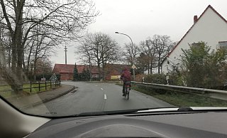 Über den schlechten Zustand auch der Lübbecker Straße und die Situation für Radfahrer auf dieser Landesstraße gibt es immer wieder Beschwerden von Bürgern. - Joern Spreen-Ledebur