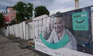Die Außenmauern des neuen Gebäudes wachsen bereits in die Höhe. - Klaus Karenfeld