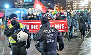 Lichterspaziergang von "Bielefeld steht auf" in der Innenstadt. - nw