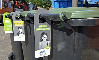 In der ersten Phase der Biomüll-Kontrolle setzt der ASP auf grüne und gelbe Karten, in der zweiten kommen rote hinzu. - ASP