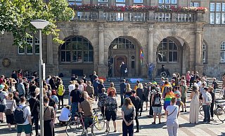 Die Kundegebung vor dem Bielefelder Rathaus ist mittlerweile beendet. - Peter Unger