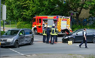 Die beiden beteiligten Fahrzeuge mussten abgeschleppt werden. - Andreas Zobe