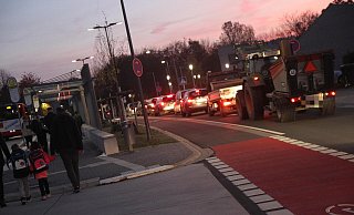 An der Stertwelle staut sich morgens der Verkehr. Das führt zu einigen riskanten Fahrmanövern. - Archivfoto: Jan-Henrik Gerdener