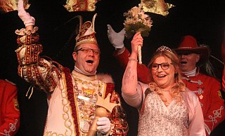 Das Brakeler Prinzenpaar, Patrick Stork und Angelina Schwarke, freut sich auf die Session. - Burkhard Battran