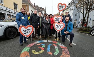 Zahlreiche Anwohner fordern ein zurück zur Tempo-30-Zone auf der August-Bebel-Straße. - Oliver Krato