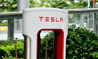 Die nächsten "Supercharger"-Stationen des Automobilherstellers Tesla finden sich, von Paderborn aus gesehen, bei Hamm und in Kassel. - Unsplash/Symbolfoto