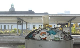 Immer wieder montags quillen die Mülleimer auf den Bahnsteigen am Nordbahnhof über. - Ulf Hanke