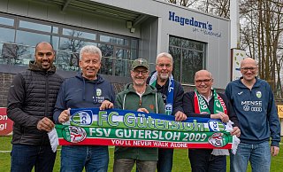 Die Vorstände des FSV Gütersloh und des FC Gütersloh: Chris Punnakkattu Daniel (FSV, v. l.), Hans-Hermann Kirschner (FCG), Sebastian Kmoch (FSV), Heiner Kollmeyer (FCG), Michael Horstkötter (FSV) und Helmut Delker (FCG). - BORIS KESSLER