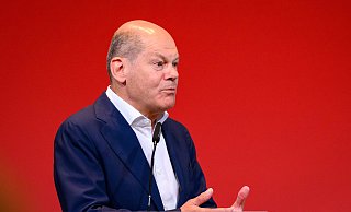 Bundeskanzler Olaf Scholz (SPD) spricht auf dem Landesparteitag der Hamburger SPD im Bürgerhaus Wilhelmsburg. - Jonas Walzberg/dpa