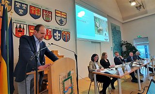 Nationalpark-Befürworter Ulrich Kros wirbt im Kreistag Höxter in einer emotionalen Rede für den Nationalpark. - David Schellenberg