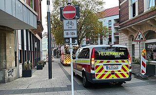 Kräfte der Feuerwehr sind vor Ort. - Nadine Schwan