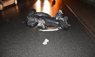 Der Mann stürzte mit seinem Roller. - Polizei Herford