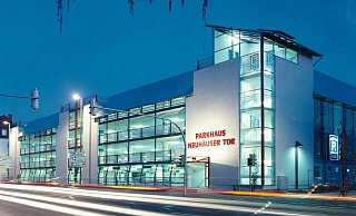 Beim Parkhaus Neuhäuser Tor soll eine Photovoltaik-Anlage Strom liefern fürs Laden von Elektroautos. - Stadt Paderborn