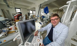 Holger Sudhoff, international anerkannter Spezialist der Hals-Nasen-Ohrenheilkunde, eröffnet das „Kopfzentrum Bielefeld“. - Andreas Zobe