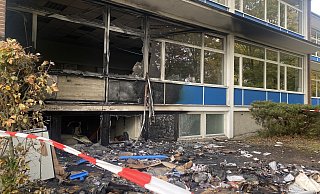 Am Tag nach dem Feuer im November 2023 zeigte sich das ganze Ausmaß der Schäden am Hans-Ehrenberg-Gymnasium. - Jürgen Mahncke