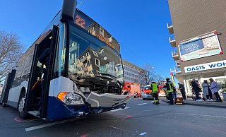Zehn Rettungswagen waren vorort, um die vielen Verletzten zu versorgen. - Mike-Dennis Müller