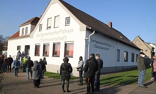 275 Menschen ließen sich beim ersten Impftag im Dorfgemeinschaftshaus Oberbauerschaft Mitte Dezember impfen. - Klaus Frensing